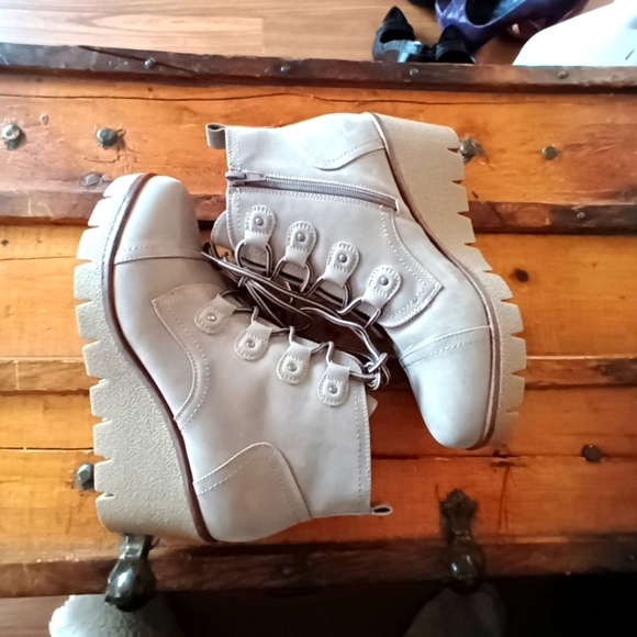 Mia Cailyn Lace Up Boots - Picture 2 of 8